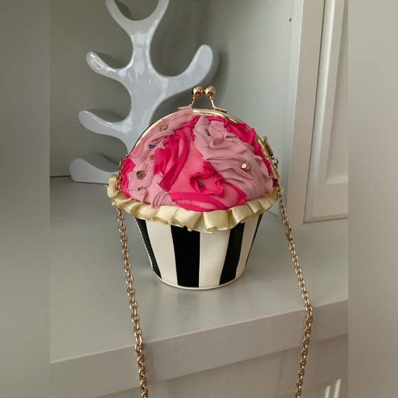 BETSEY JOHNSON “Baking Bad” Cupcake Novelty Crossbody Purse Girly BRAND NEW - Picture 12 of 15